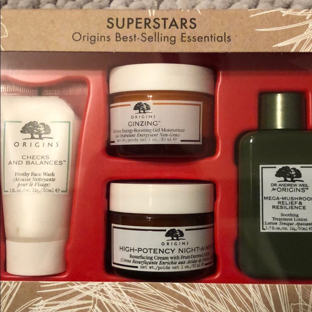 ORIGINS SUPERSTARS
Origins Best-Selling Essentials